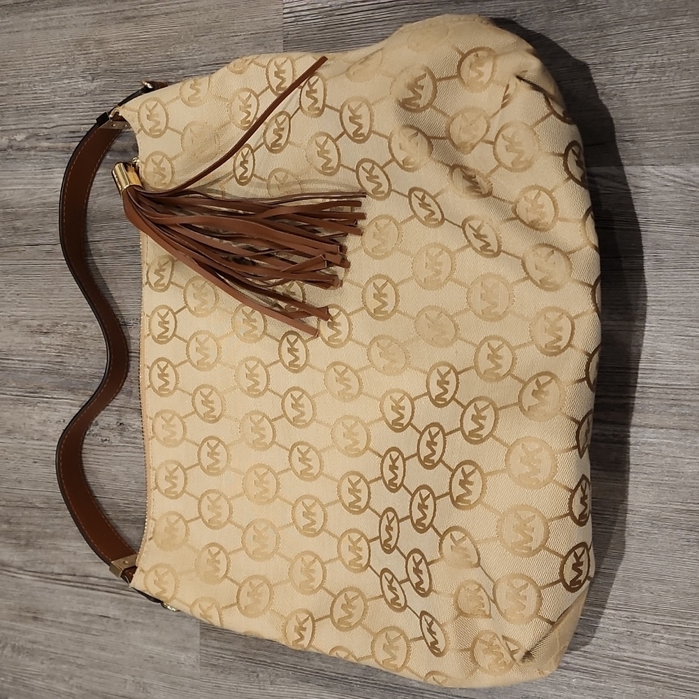 Michael Kors Bag, Gently Used, in Great Condition